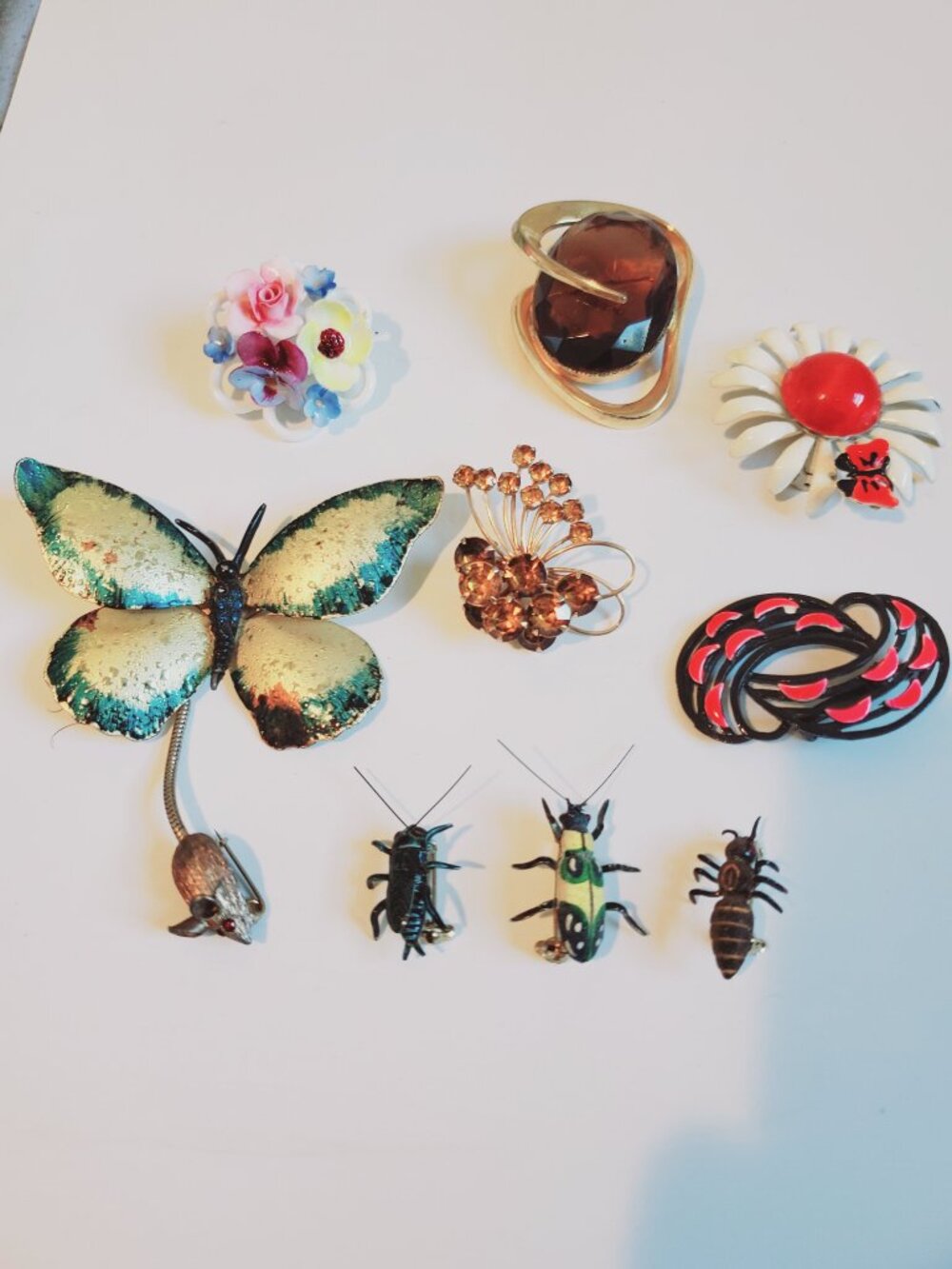 10 Brooches, items # A-2961-2970,. wt. 111grams. - Picture 2 of 12
